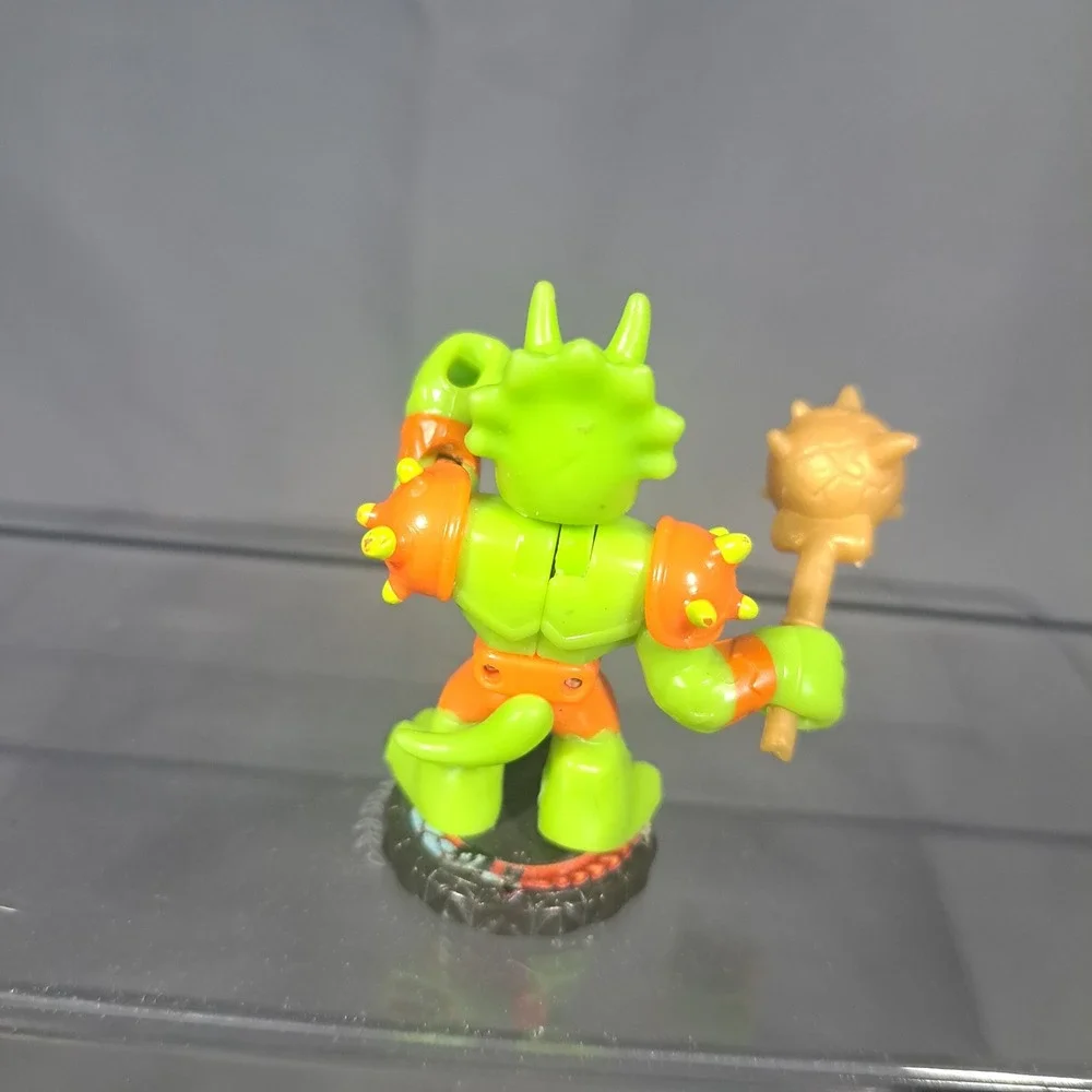 Akedo Beast Strike Tricerachops Golden Mace Figure Series 5 Battle Warrior Dino